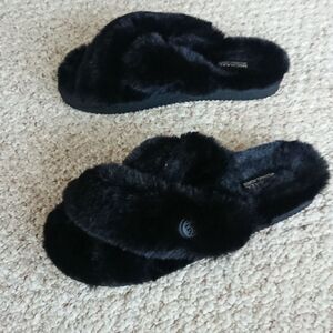 MICHAEL Michael Kors Lala Faux Fur Slipper in Black Size 8.5